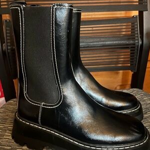 Brand new with tags (NWT)Original retail price: $49.99